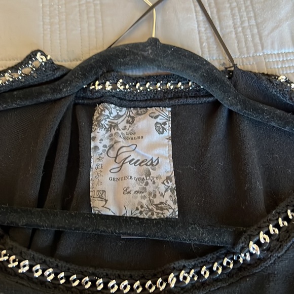 Sweater color black good condition brand guess - Picture 3 of 3